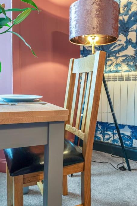 Boutique Modern Royal Mile Apartment Sleeps 4 Edinburgh Exterior foto