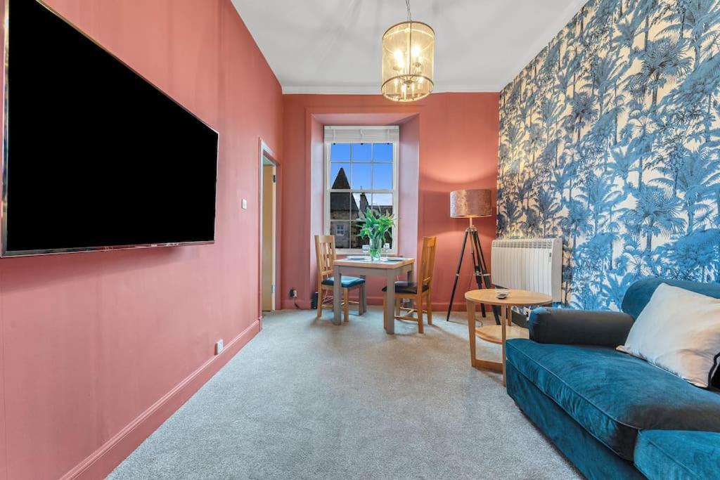 Boutique Modern Royal Mile Apartment Sleeps 4 Edinburgh Exterior foto