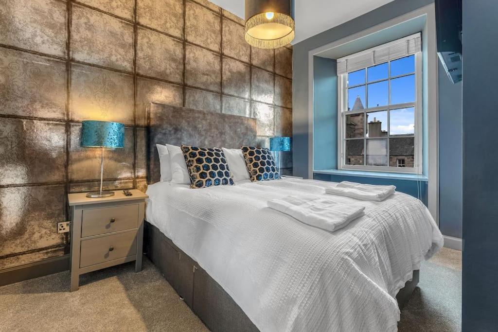 Boutique Modern Royal Mile Apartment Sleeps 4 Edinburgh Exterior foto