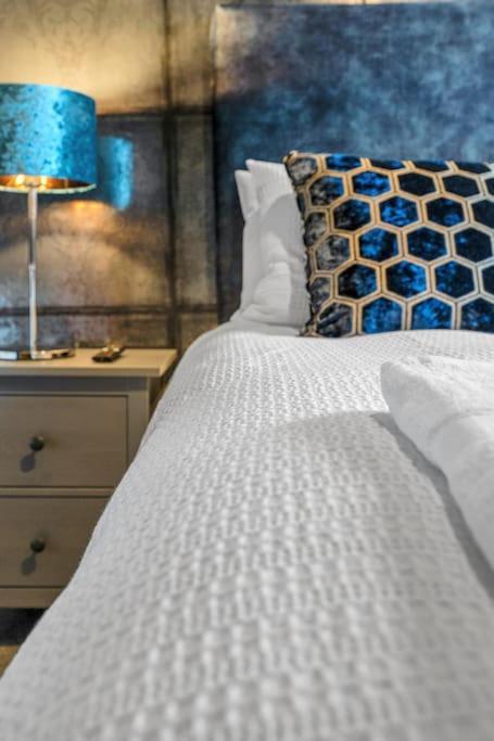 Boutique Modern Royal Mile Apartment Sleeps 4 Edinburgh Exterior foto